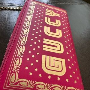 Gucci wallet with chain